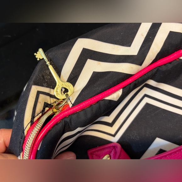 Betsey Johnson Nylon Chevron train top handle toiletry cosmetic case. - Picture 3 of 9